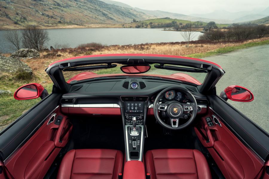  Porsche 911 Carrera 4S Cabriolet 2016 года  (UK) (фото 28 из 30)